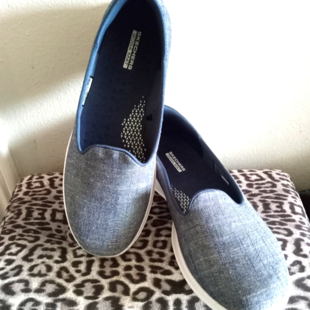 Skechers NWT 👟